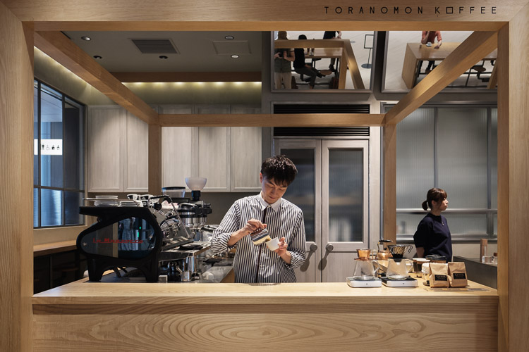 Portrait of Takayuki Ishitani brewing espresso at Toranomon Koffee