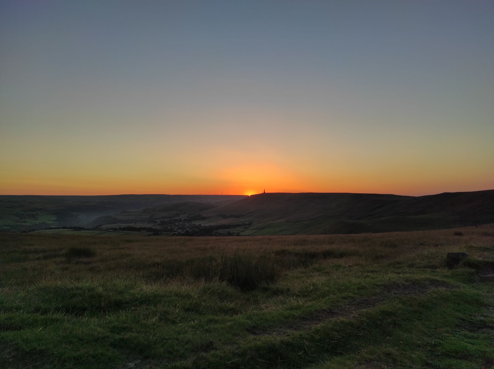 stoodley_pike_dawn.jpg