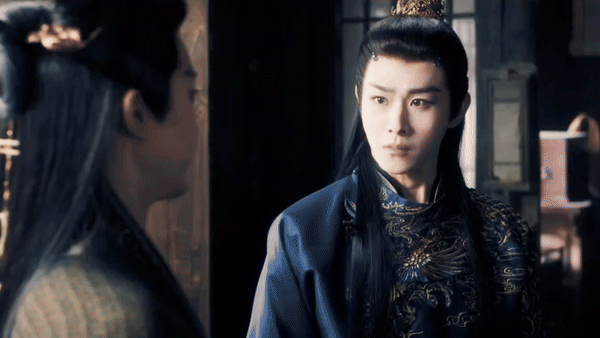 Gif from Fangs of Fortune Chinese drama, two men in beautiful robes face each other, one of them, Zhou Yichen leaves in a huff, and his long ponytail slaps the great demon Zhu Yan in the face.
