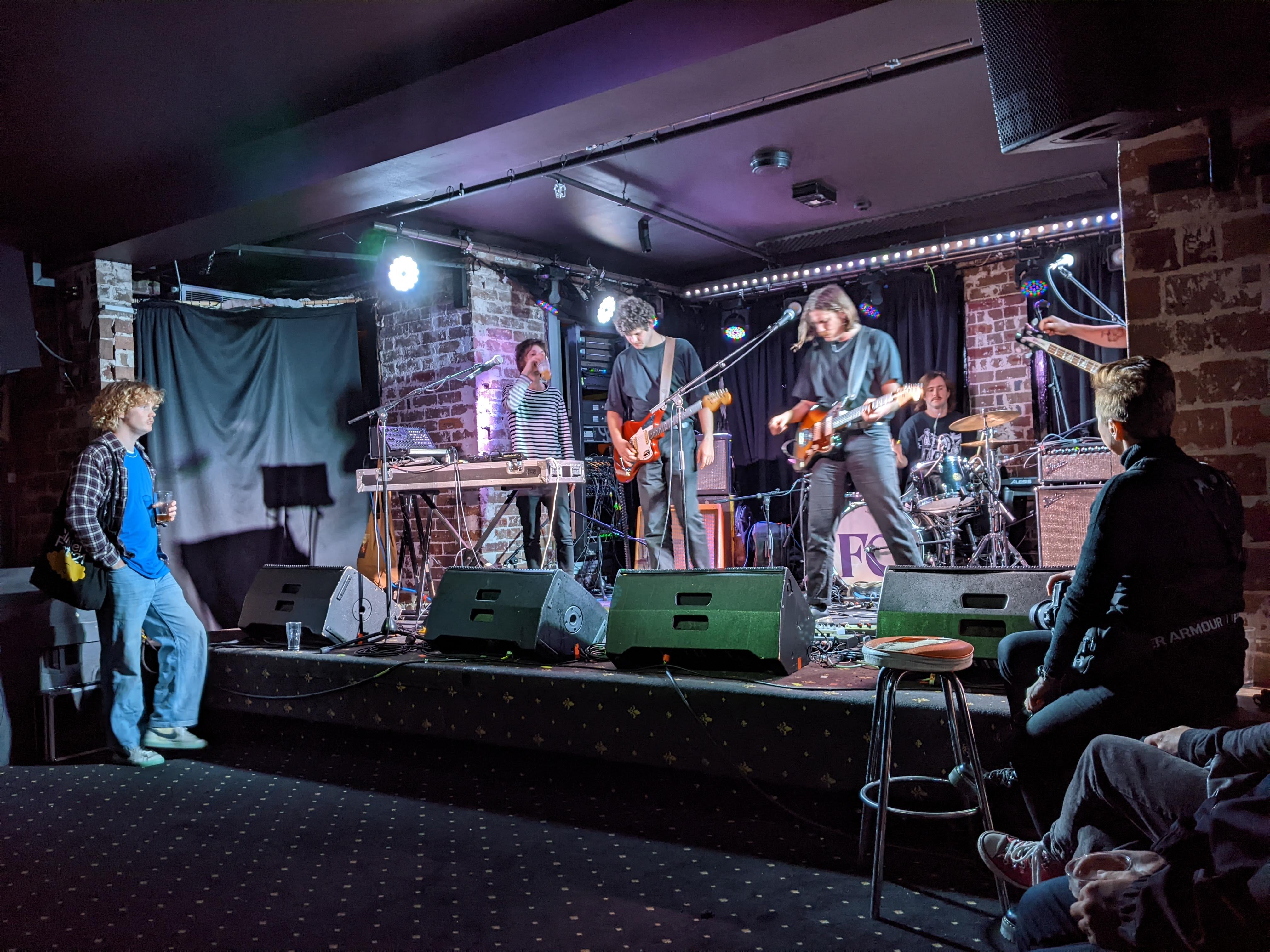 Flyying Colours [Shoegaze / Psych]